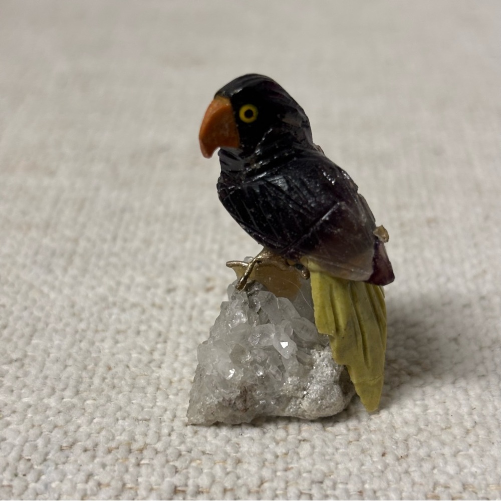 Small Stone Parrot Sculpture Carved And Mounted On NaturalQuartz CrystalCluster - Picture 5 of 7